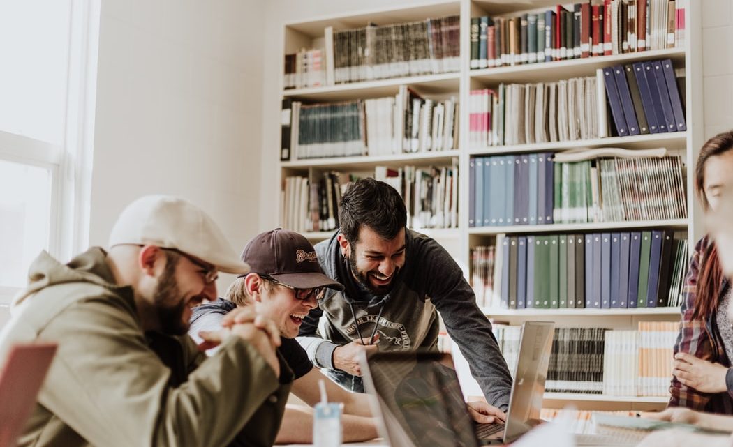 Booster les performances des employés avec des chèques cadeaux